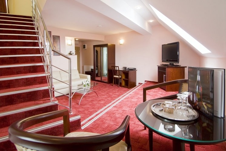 Imagine hotel Ambient orasul Brasov