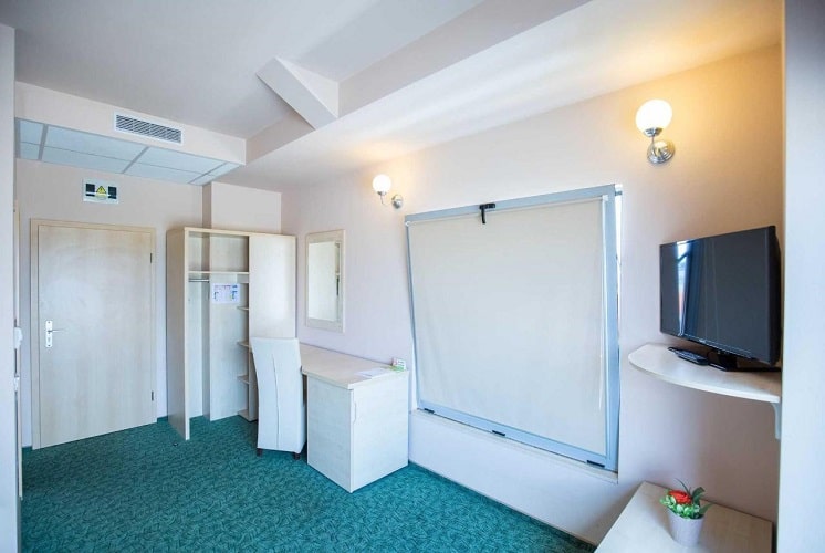 Imagine hotel Stop orasul Brasov 13