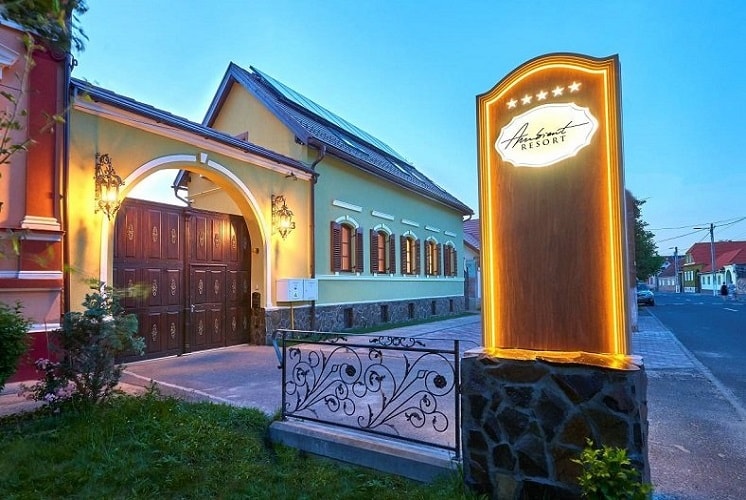 Imagine Ambient Resort din comuna Cristian, Brasov